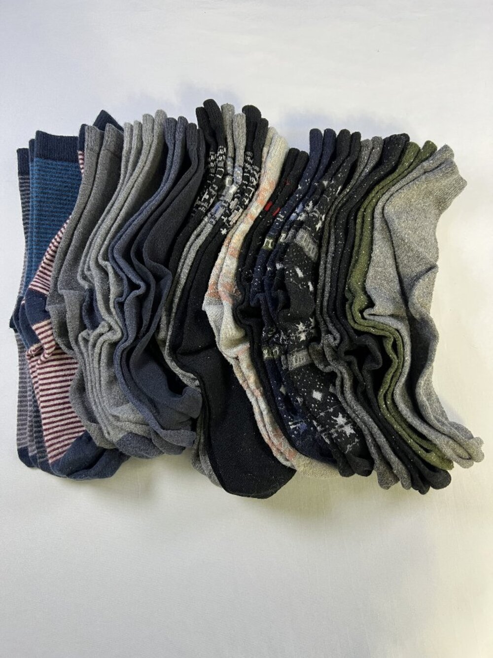 20 pairs of women's crew socks assorted colors